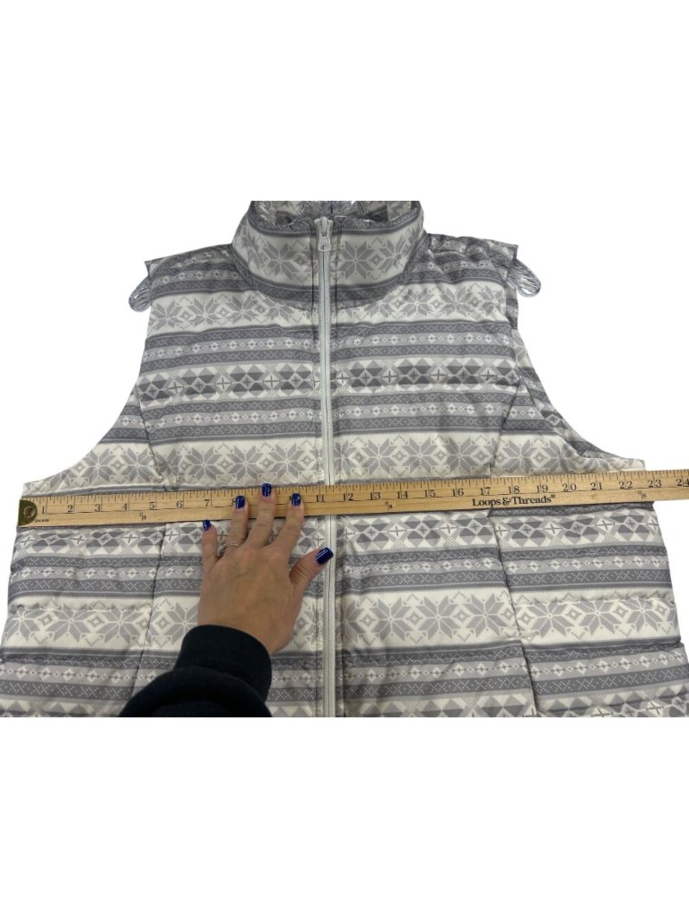 NWOT Lands' End Women's XL Goose Down Puffer Vest Gray White Fair Isle Snowflake - Picture 4 of 10